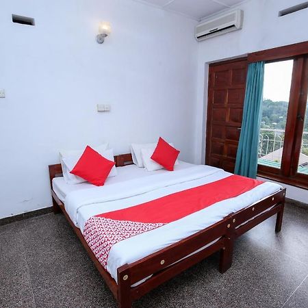 Oyo 436 Sandakelum Tourist Guest House Kandy Buitenkant foto