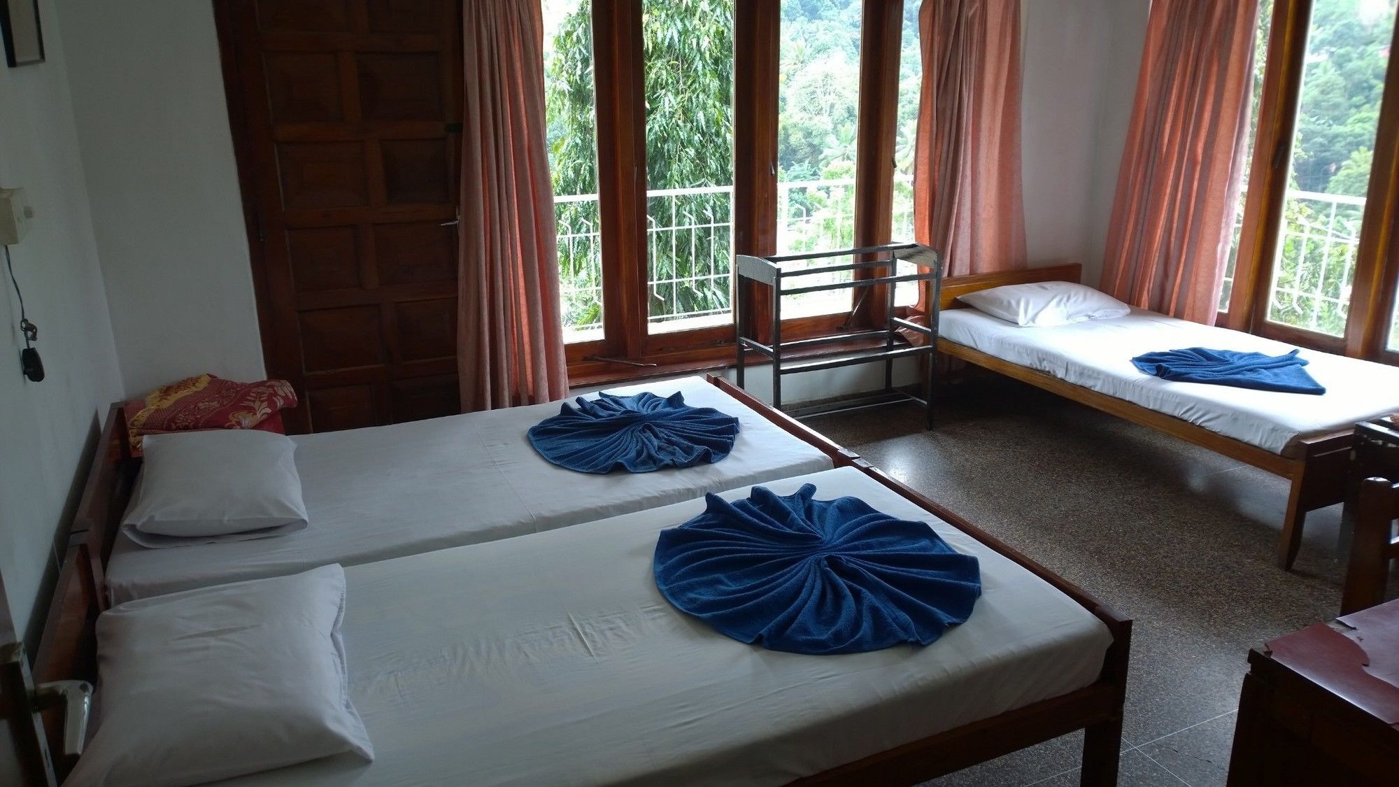 Oyo 436 Sandakelum Tourist Guest House Kandy Buitenkant foto