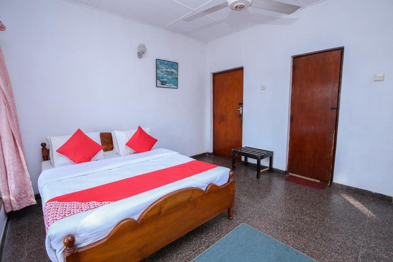 Oyo 436 Sandakelum Tourist Guest House Kandy Buitenkant foto
