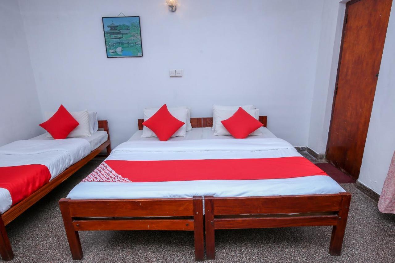 Oyo 436 Sandakelum Tourist Guest House Kandy Buitenkant foto